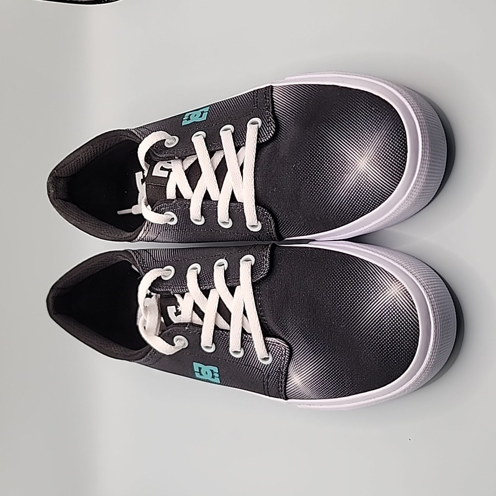 DC youth skateboard sneakers